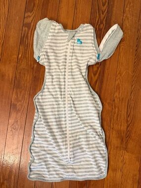 Love To Dream Swaddle UP Transition Bag Medium 0.2 TOG Gray Stripe